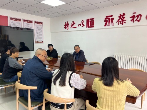 常山集團(tuán)黨委副書記、副董事長、總經(jīng)理?xiàng)钊饎偢昂阌拦菊{(diào)研并召開座談會